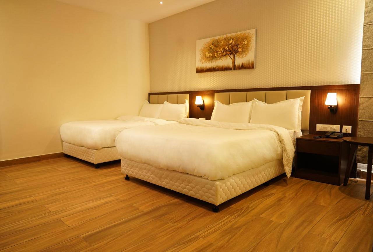 Vijayawāda Hotel D Dev מראה חיצוני תמונה