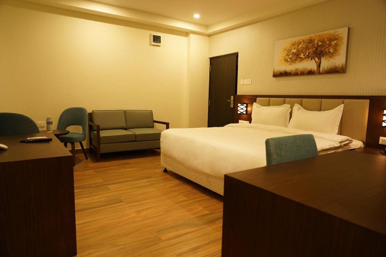 Vijayawāda Hotel D Dev מראה חיצוני תמונה