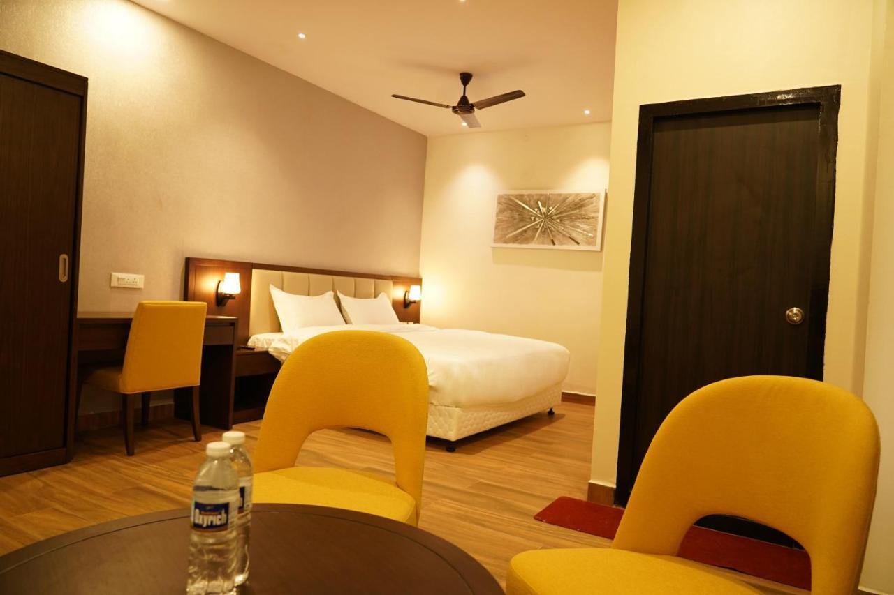 Vijayawāda Hotel D Dev מראה חיצוני תמונה