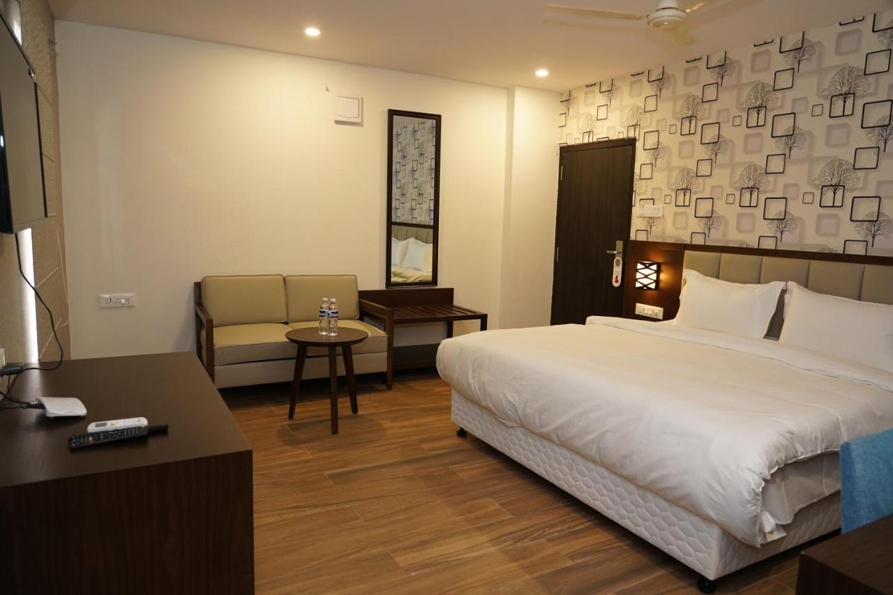 Vijayawāda Hotel D Dev מראה חיצוני תמונה