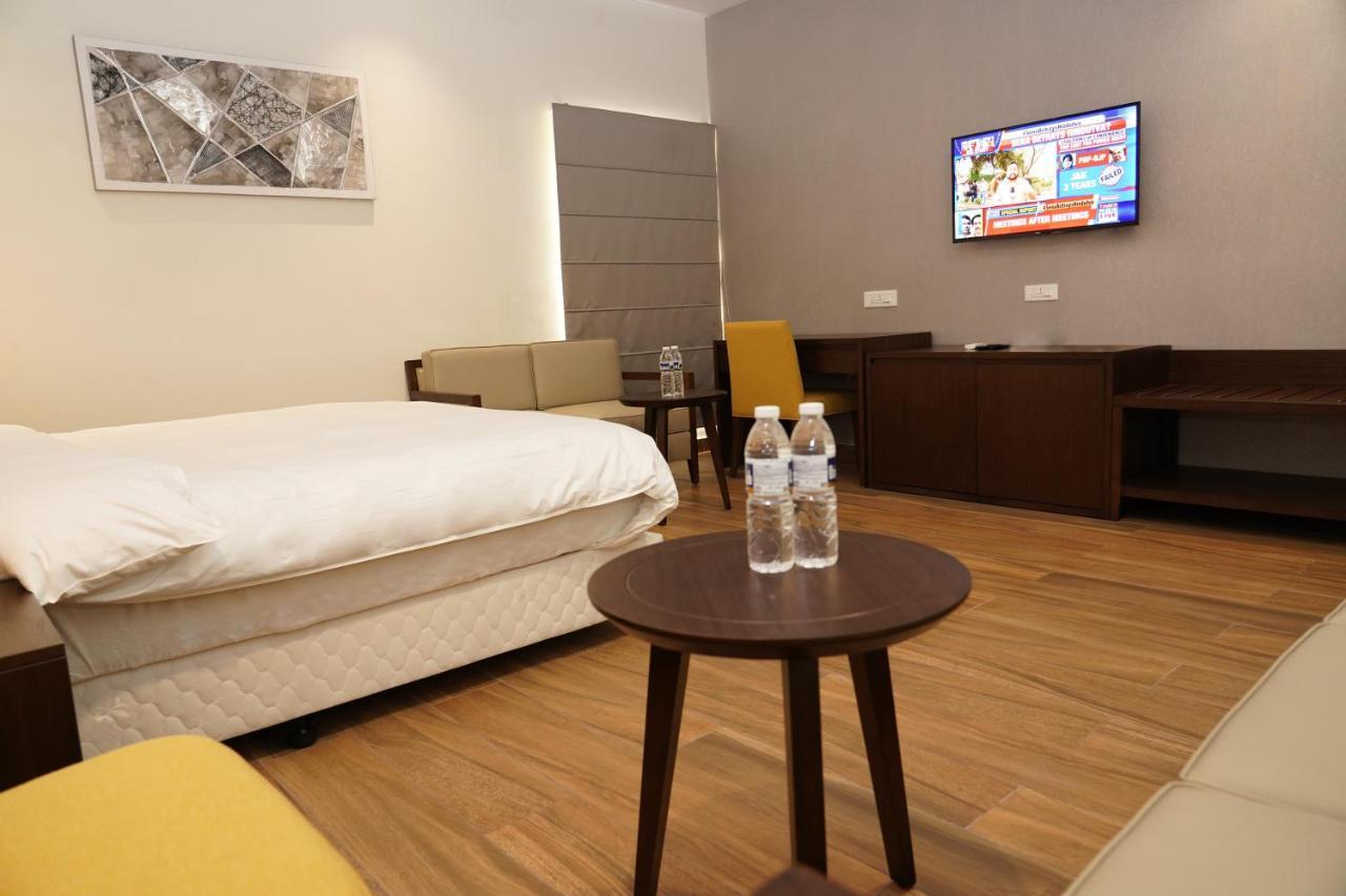 Vijayawāda Hotel D Dev מראה חיצוני תמונה